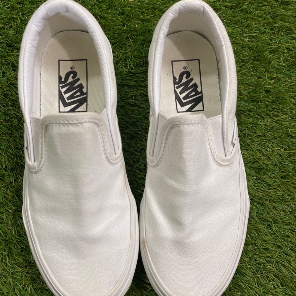 WHITE VANS Great Condition Lightly worn size 5.5 Womens or size 7 mens